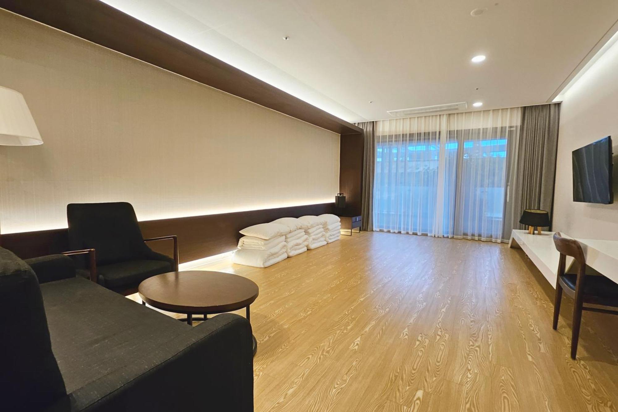 The Qube Resort Jeju Seogwipo Exterior photo