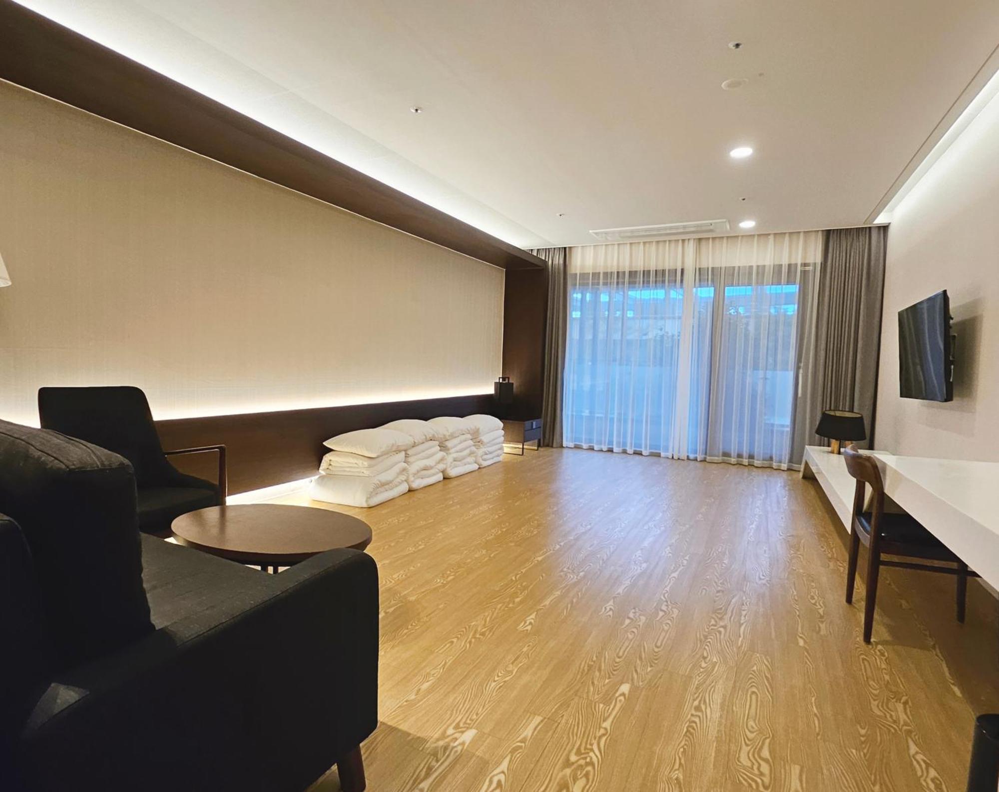 The Qube Resort Jeju Seogwipo Exterior photo