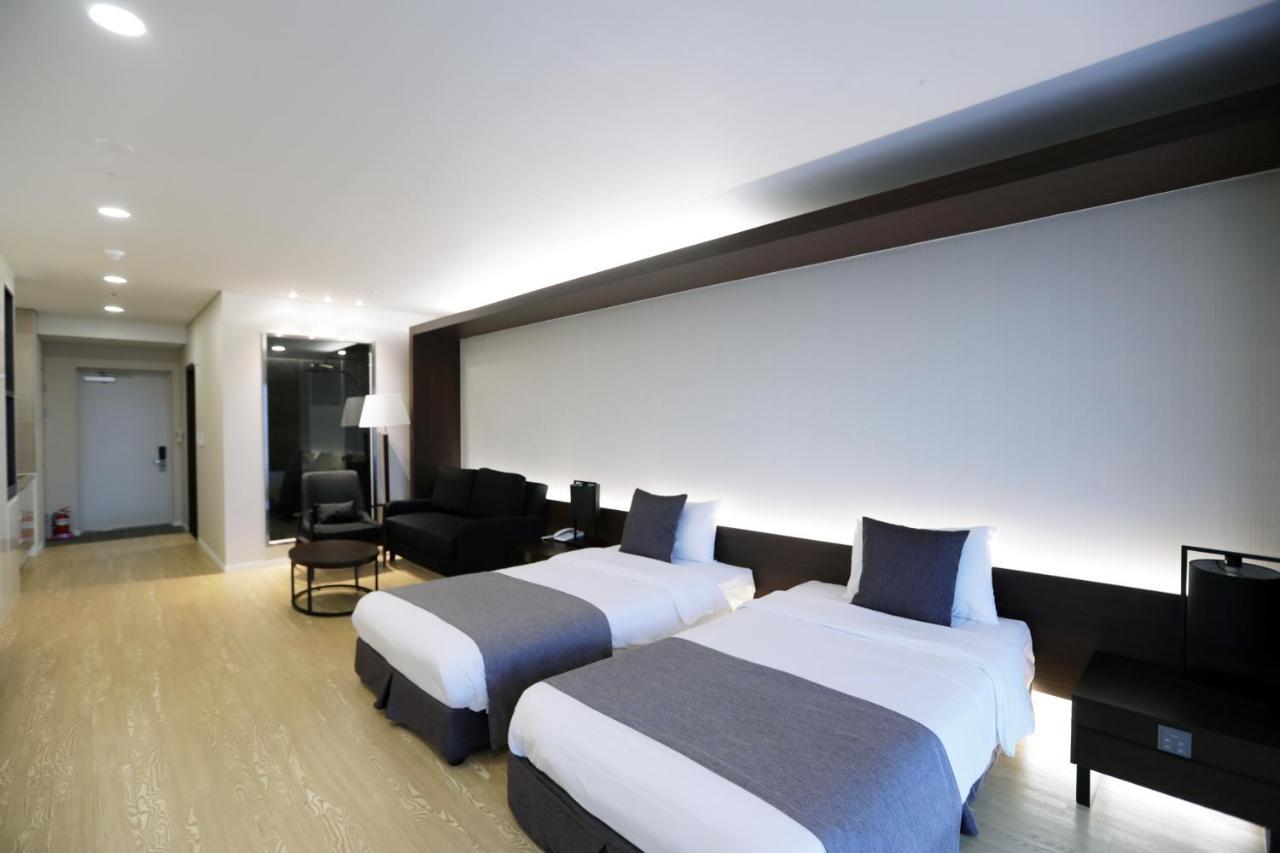 The Qube Resort Jeju Seogwipo Exterior photo